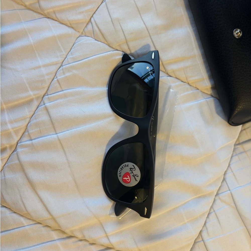 Ray-Ban Classic Black Polarized Sunglasses